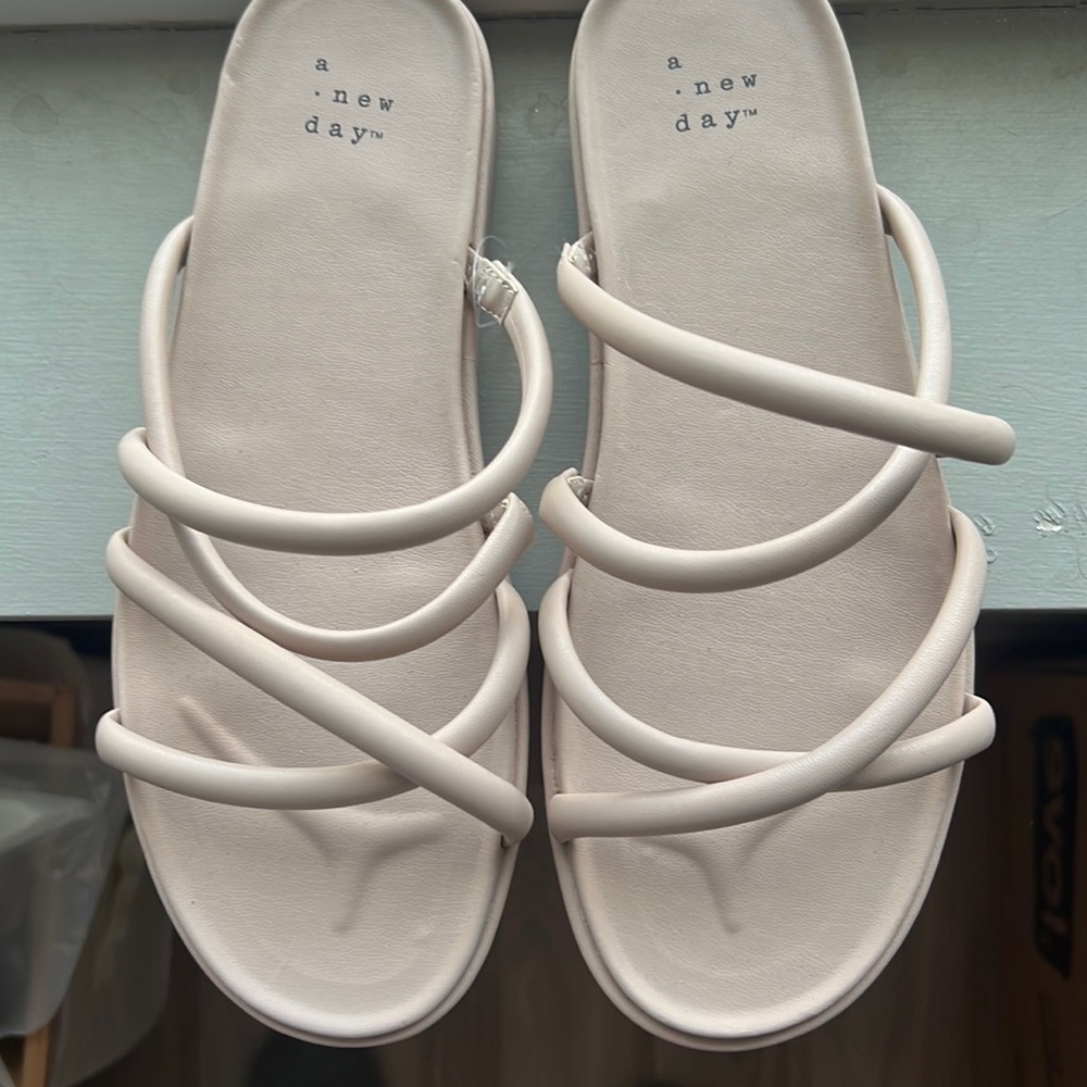 Nude platform sandals - Size 6.5
